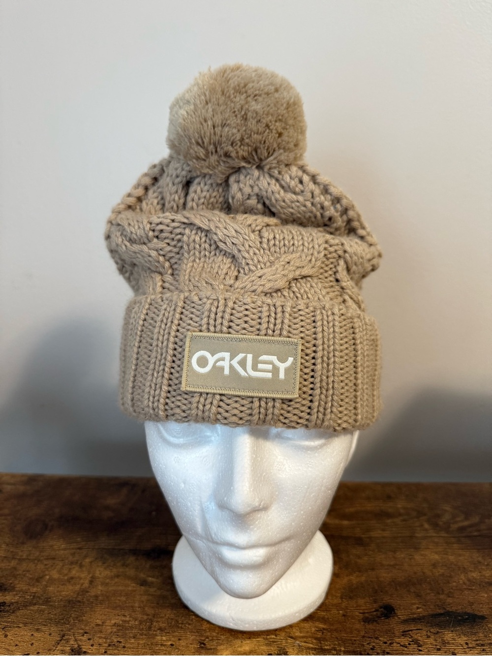 NWOT Oakley Womens Harper Pom Beanie Hat